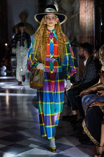 Look 29